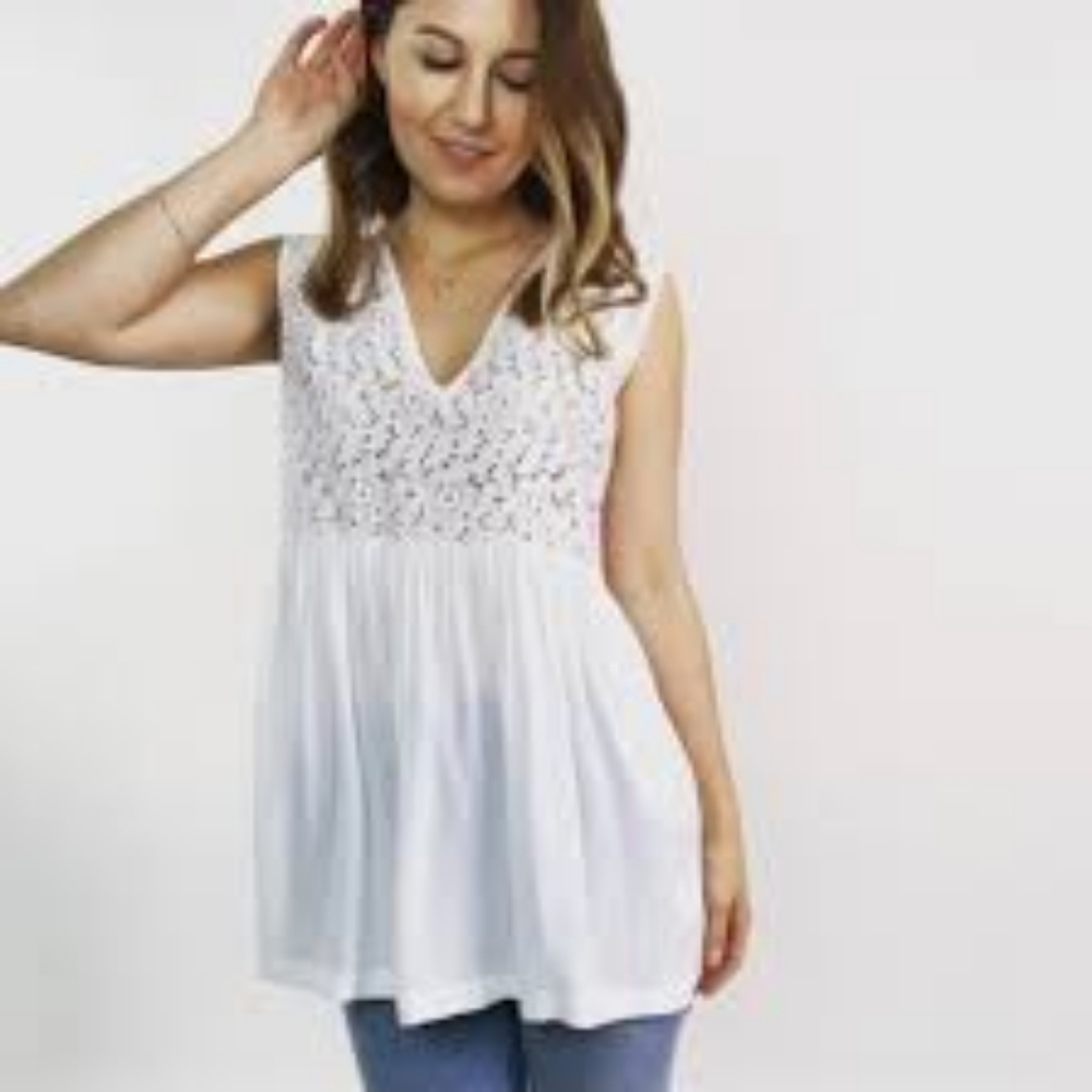 NWT Love Moschino White Lace and Chiffon Tank